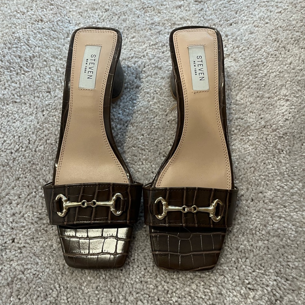 Steve Madden Brown Croc-Patterned Sandals - Picture 2 of 5